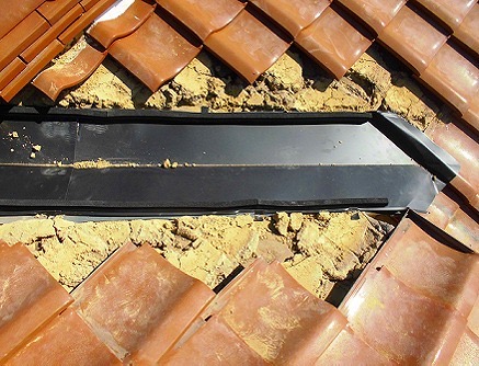 加古川市　谷板金交換　水返し・立ち上がりの形成