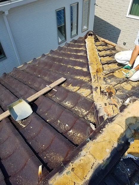 加古川市　棟積み替え（丸瓦一発仕上げ）　棟解体作業