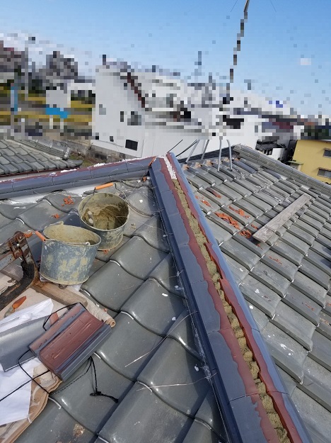 棟の復旧と赤土の使用(段積みの基礎を整える)