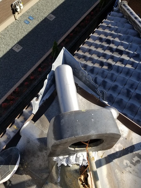 鬼瓦の据え付けと固定の要点