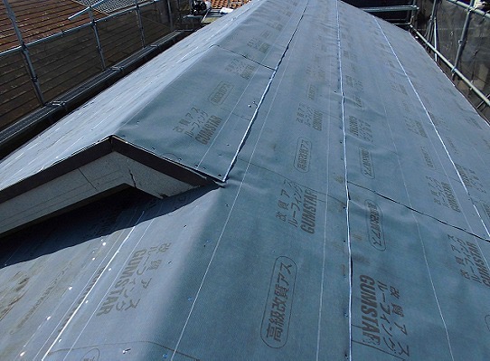 加古川市　屋根カバー工事　棟周りの防水処理