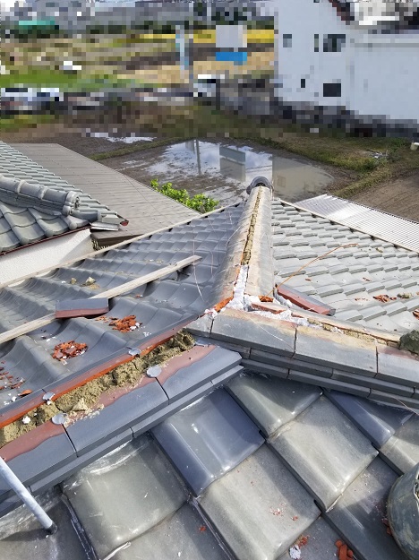 隅棟まわりの積み替えと納まりの調整