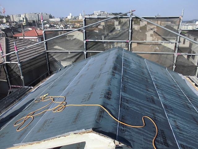 ルーフィング（防水紙）の敷設