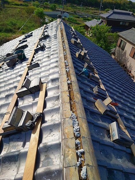 加古川市　屋根補修　南蛮漆喰で芯土形成