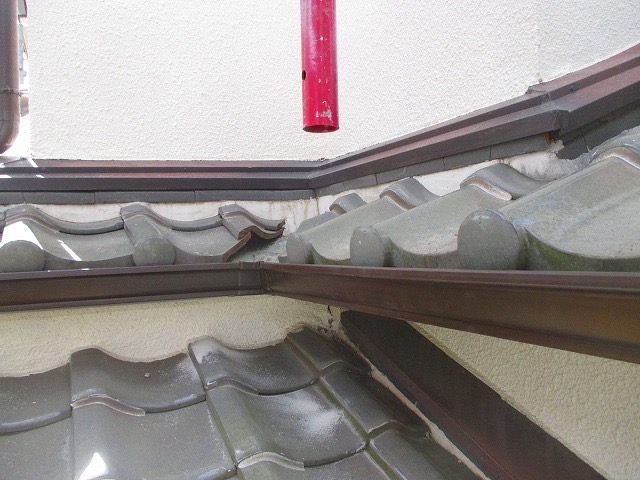 加古川市　雨樋交換工事　ベランダ上の完成後の様子