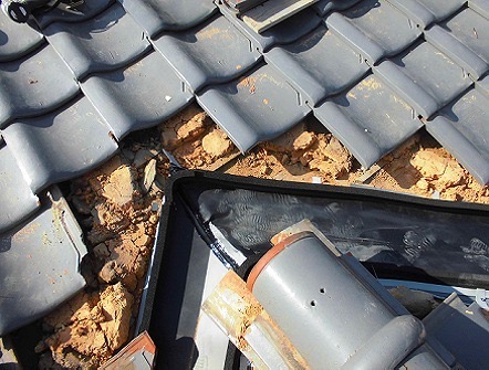 加古川市 谷板金修理 固定・端部処理