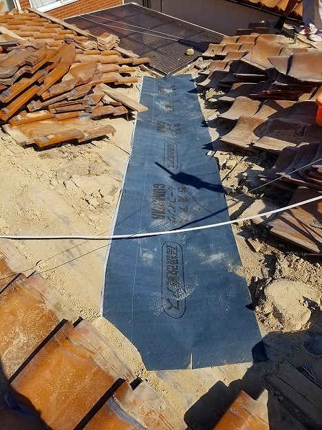 加西市　屋根補修工事　防水シートの敷設