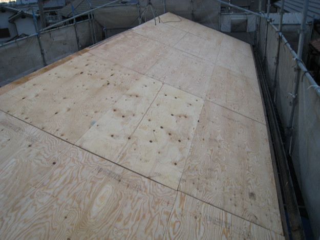 加古川市　既存瓦撤去中