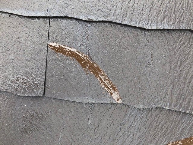 神戸市　屋根補修、屋根材　カラーベスト　ひび割れ　シーリング2