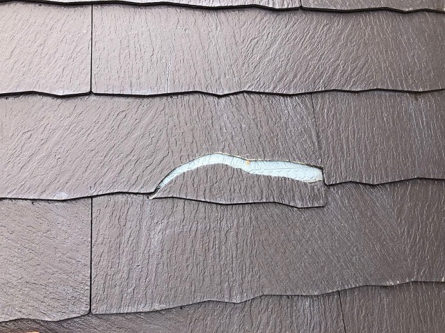 神戸市　屋根補修、屋根材　カラーべスト　欠損