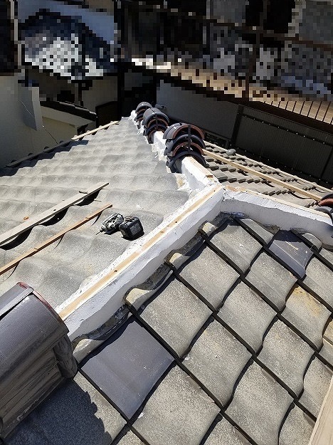 明石市　雨漏り修理、屋根材　紐丸瓦一発仕上げ施工