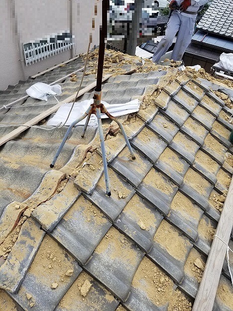 明石市　雨漏り修理、屋根材　紐丸瓦　棟瓦