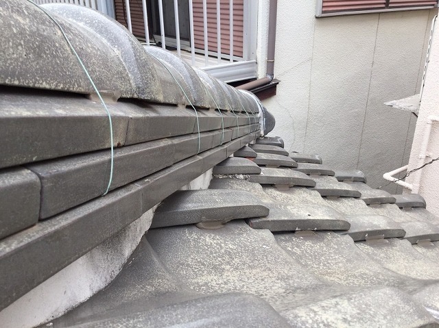 明石市　雨漏り修理、屋根材　紐丸瓦　和瓦