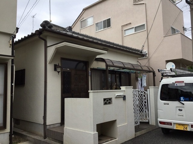 明石市　雨漏り修理、屋根材　紐丸瓦　外観