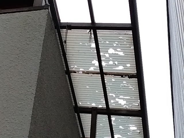 姫路市　2Fベランダ波板ポリカ穴あき