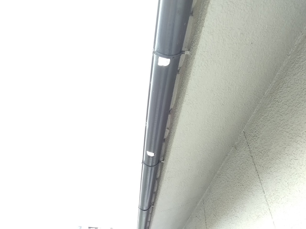 姫路市　雹被害　軒樋穴開き