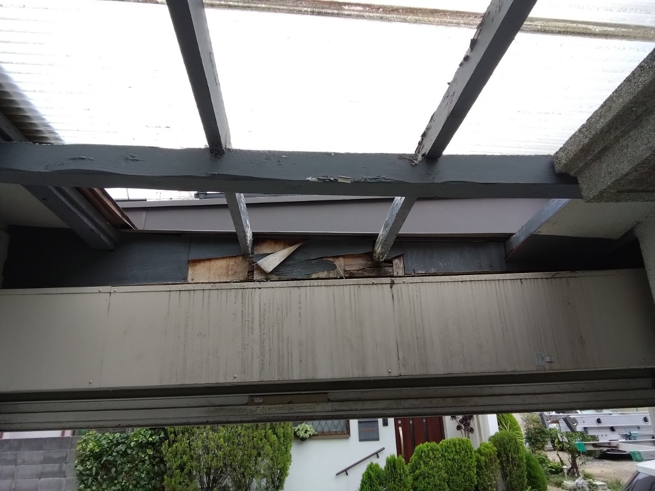 加古川市　ガレージ雨漏り木材腐食