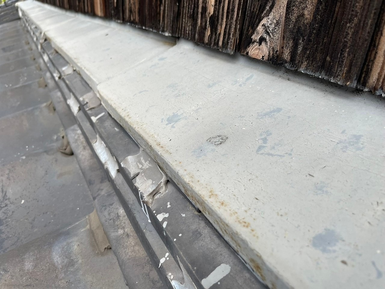 高砂市　雨押え板金　雹害　落ちた変色