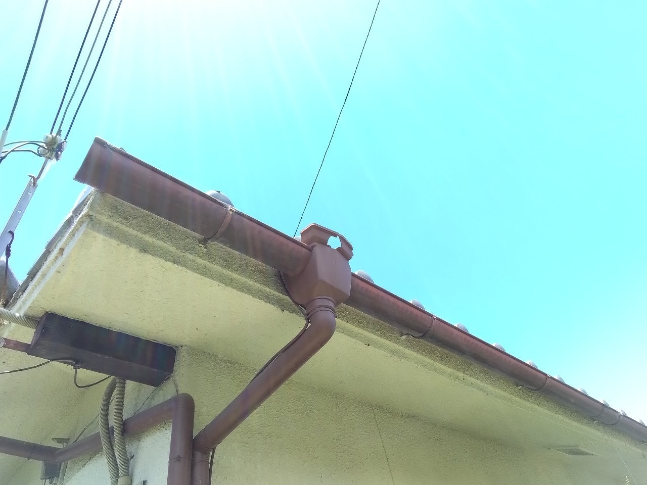 明石市　ひょう災害　雨樋のじょうご　破損