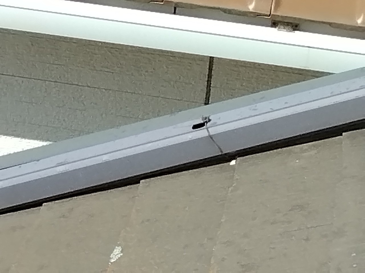 加古郡播磨町　下屋根雹災害這い樋破損