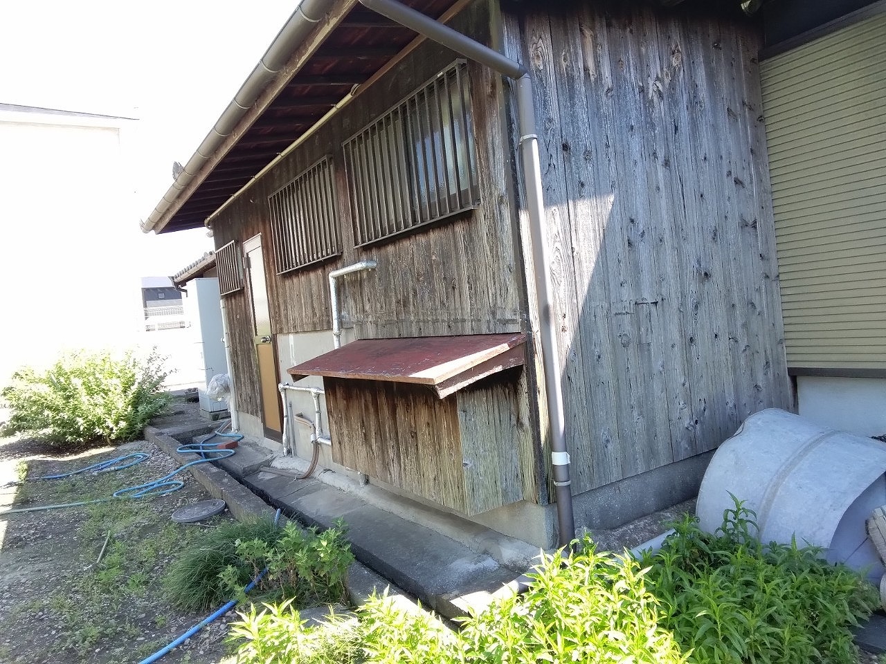 高砂市　雹災害　竪樋割れに防水テープ