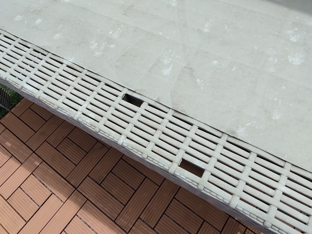 高砂市　3階屋上テーブル壊れ