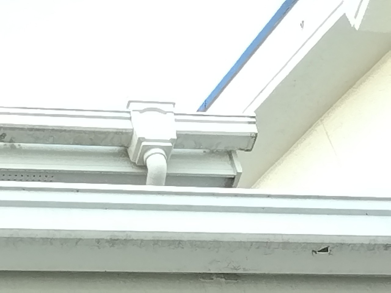 明石市　ひょう　軒樋(角樋)破損