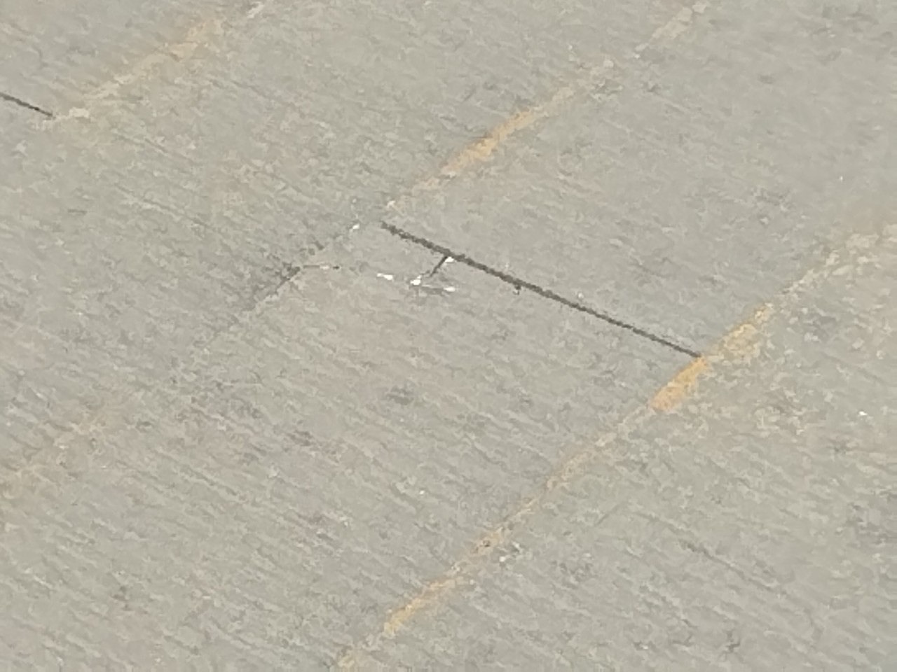 加古郡播磨町　下屋根雹災害カラーベストひび