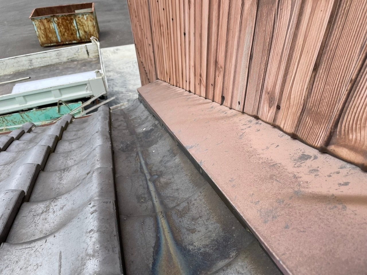 高砂市　雨押え板金・リブトタン雹害で変色