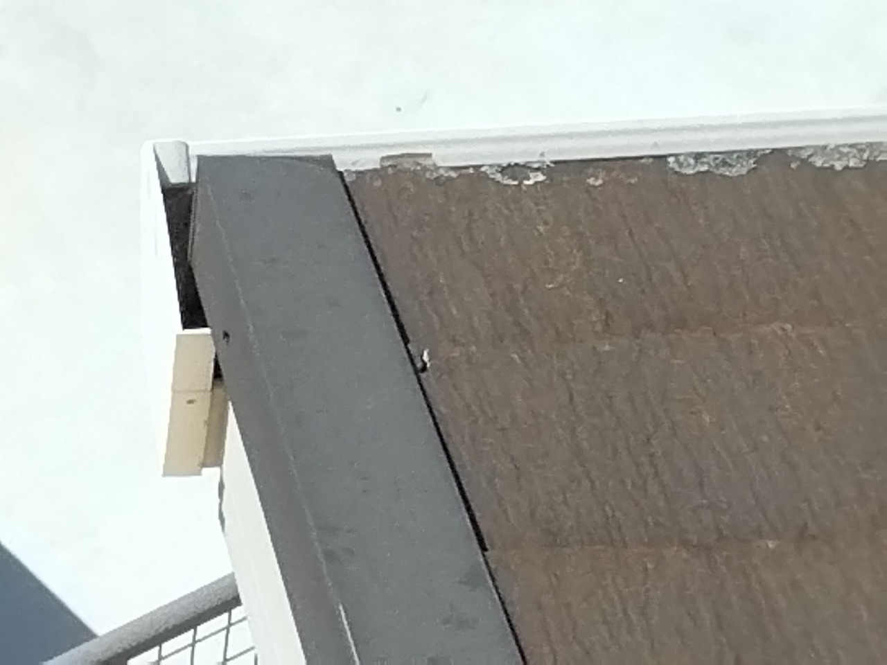 加古郡播磨町　下屋根雹災害カラーベスト欠け