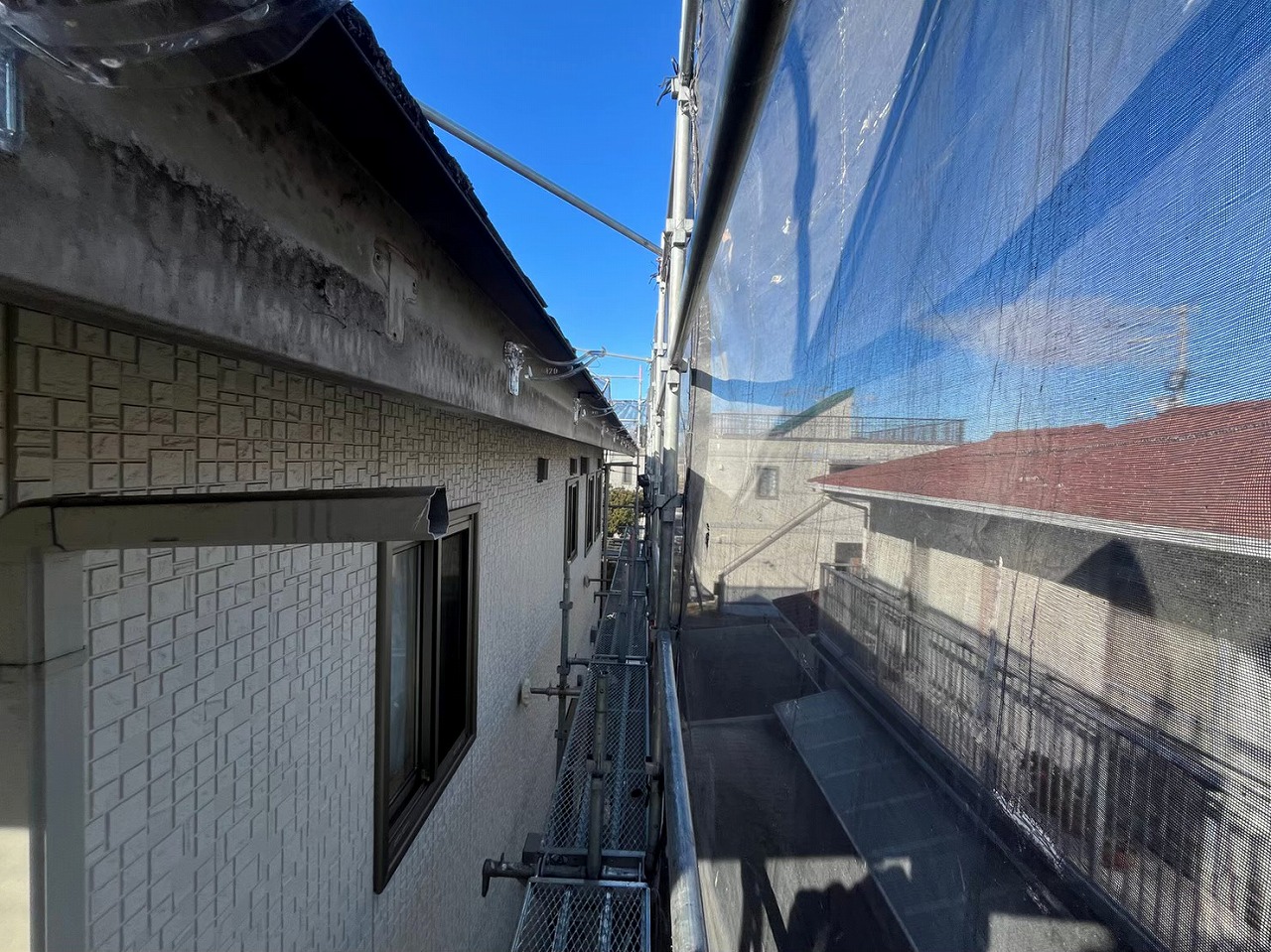 軒受け金具取り付け