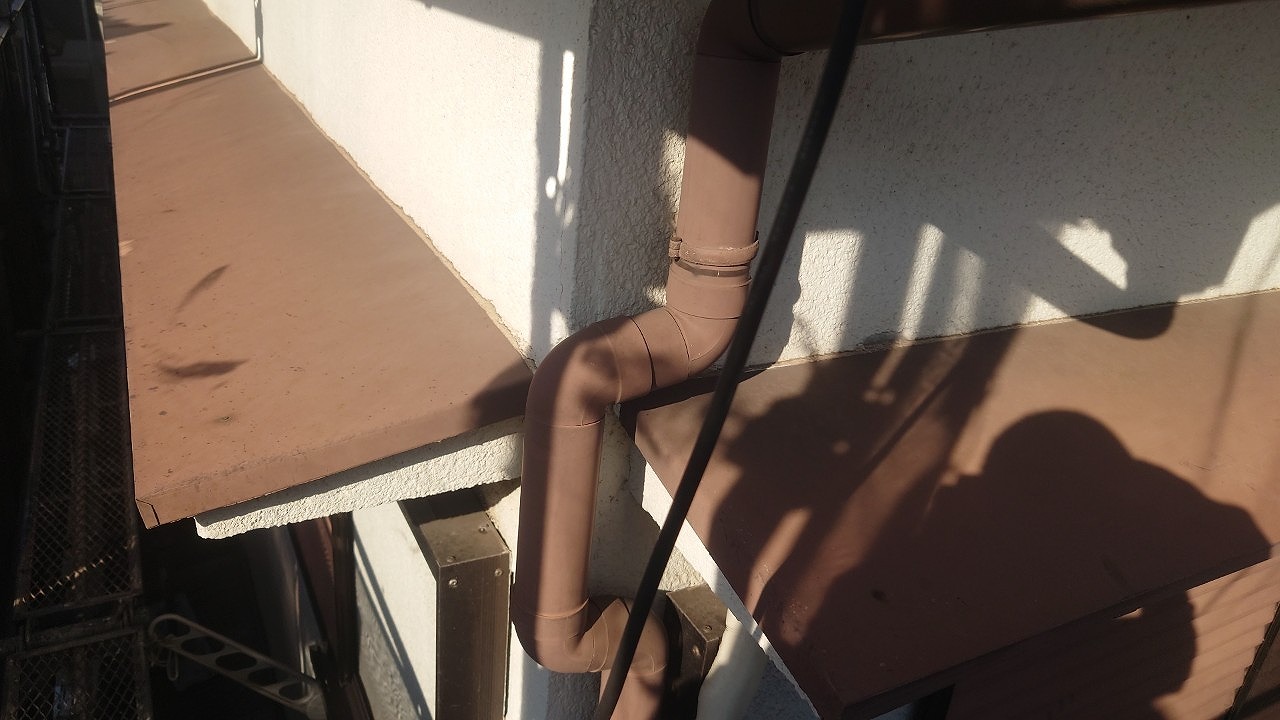 60パイ竪樋　交換前