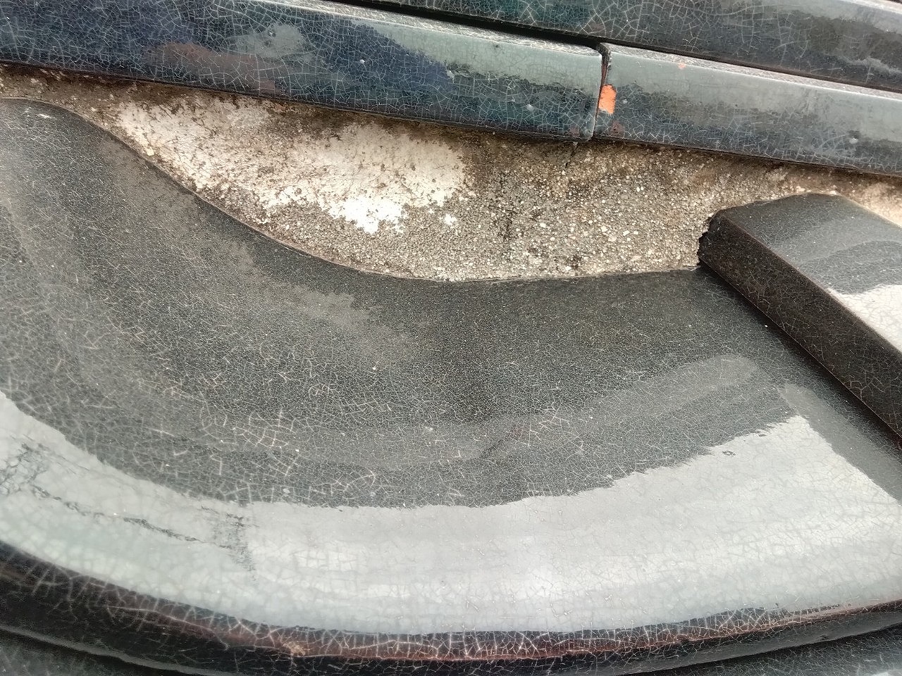 明石市　屋根しっくい変色