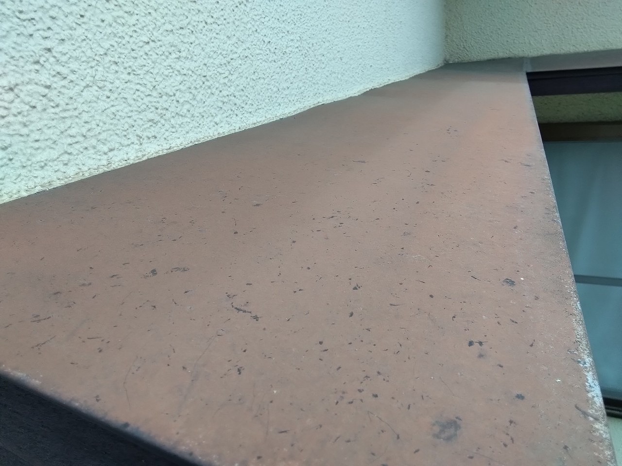 加古川市　雹で板金庇がデコボコ