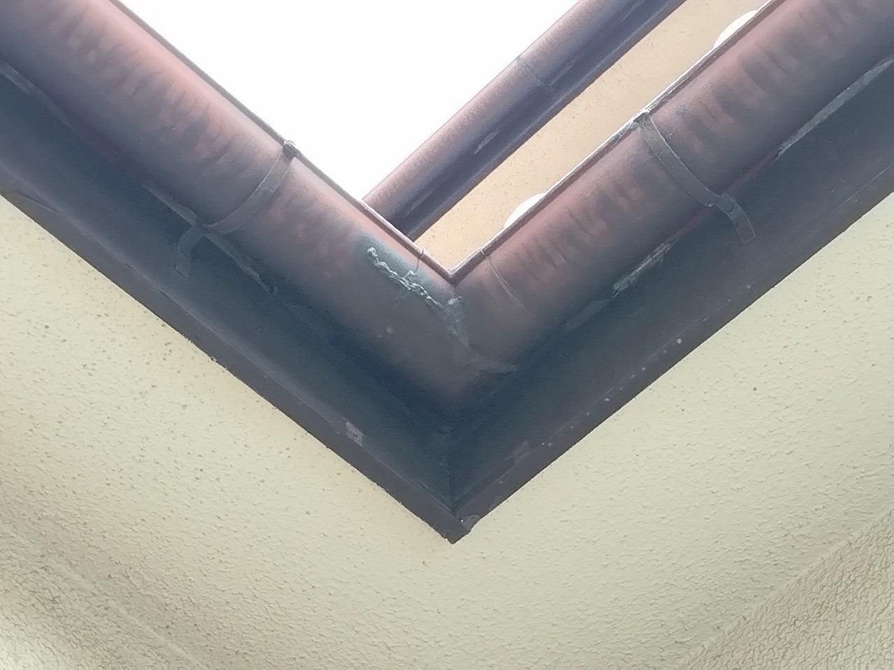 加古川市　雹が降り樋にヒビ