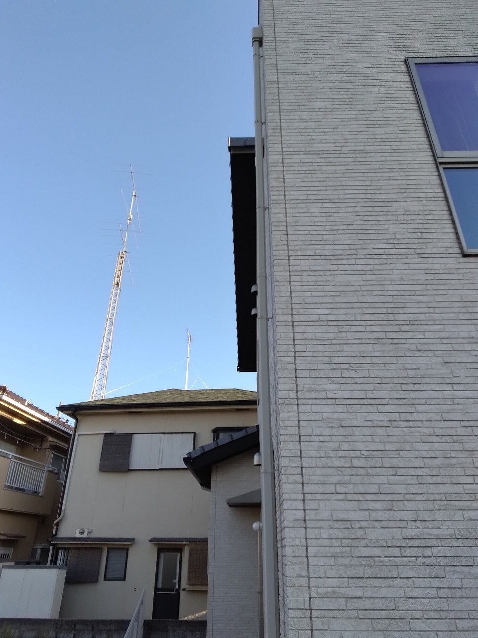 加古川市　強風でバルコニーマス外れ