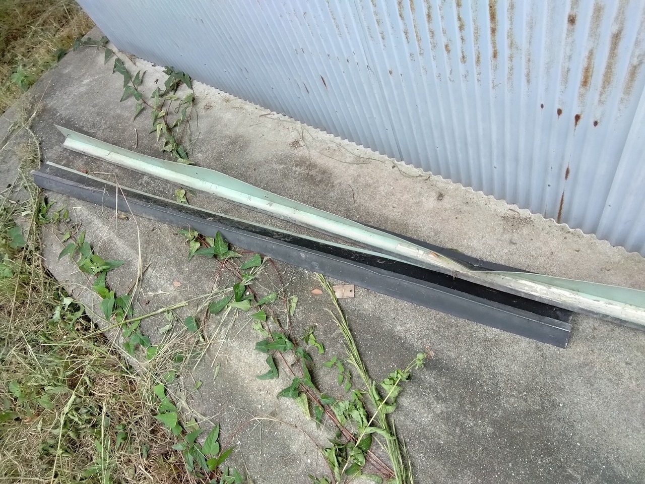 加古川市　台風後で軒先水切り落下