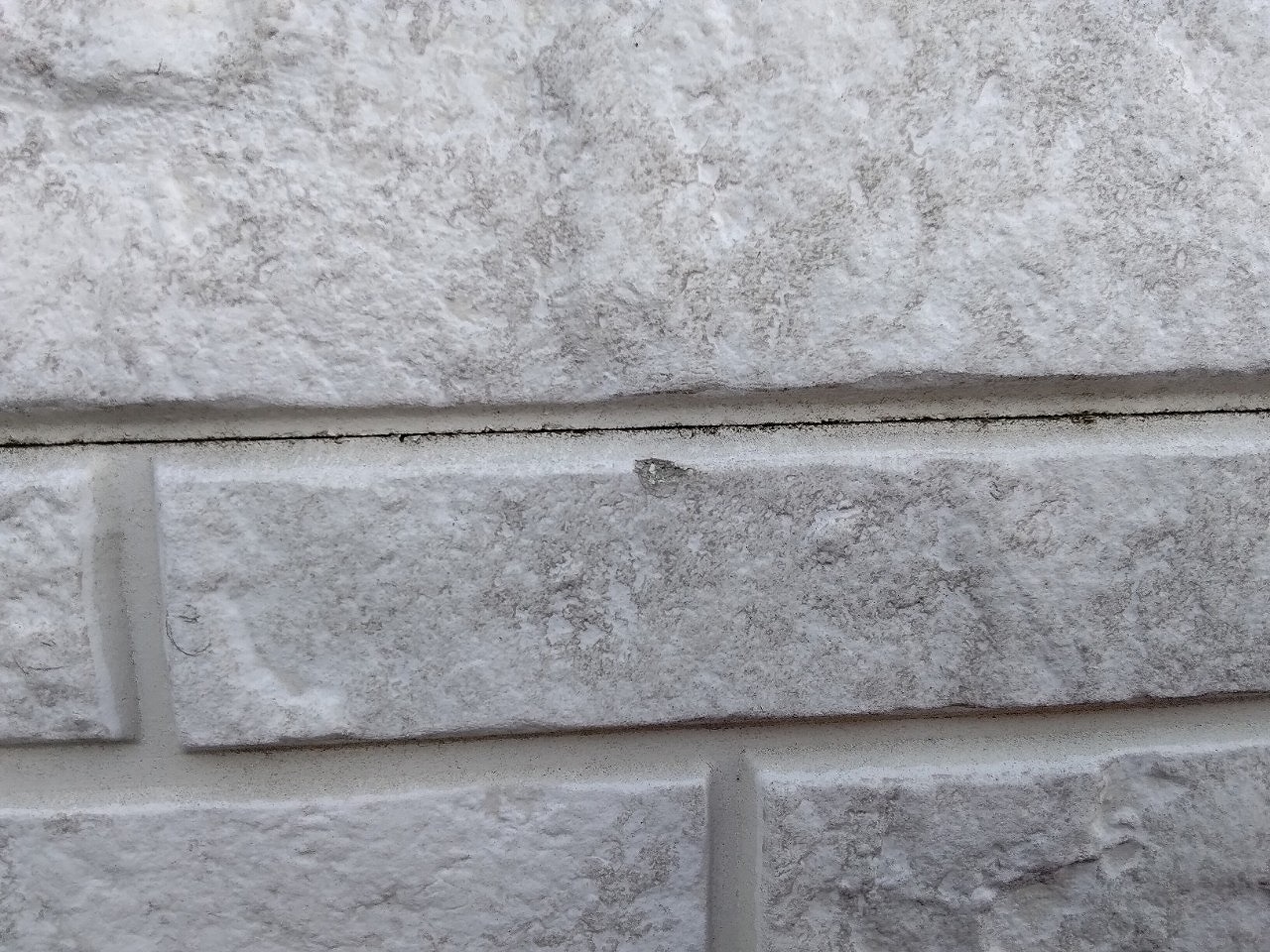 加古川市　雹災害でサイディングに欠け