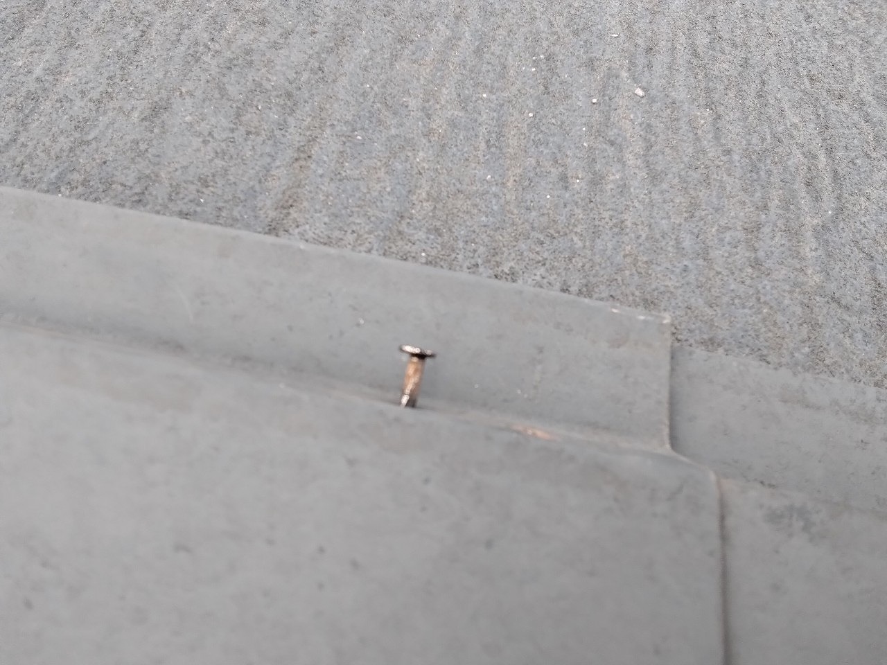 加古郡稲美町屋根ステンレス釘浮き