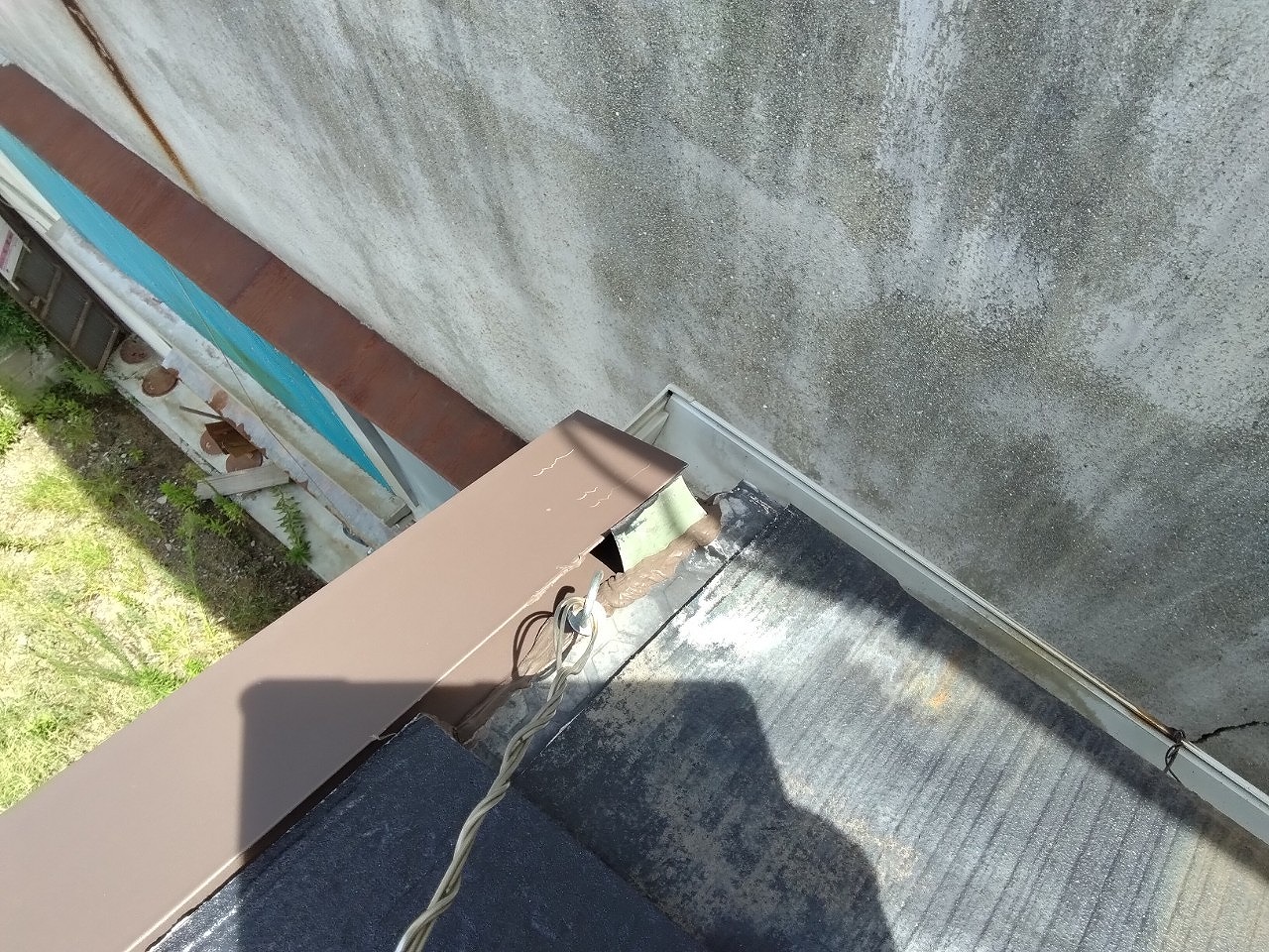 ケラバ　アンテナ線