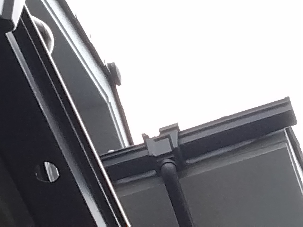 明石市　雹被害　集水器に割れ