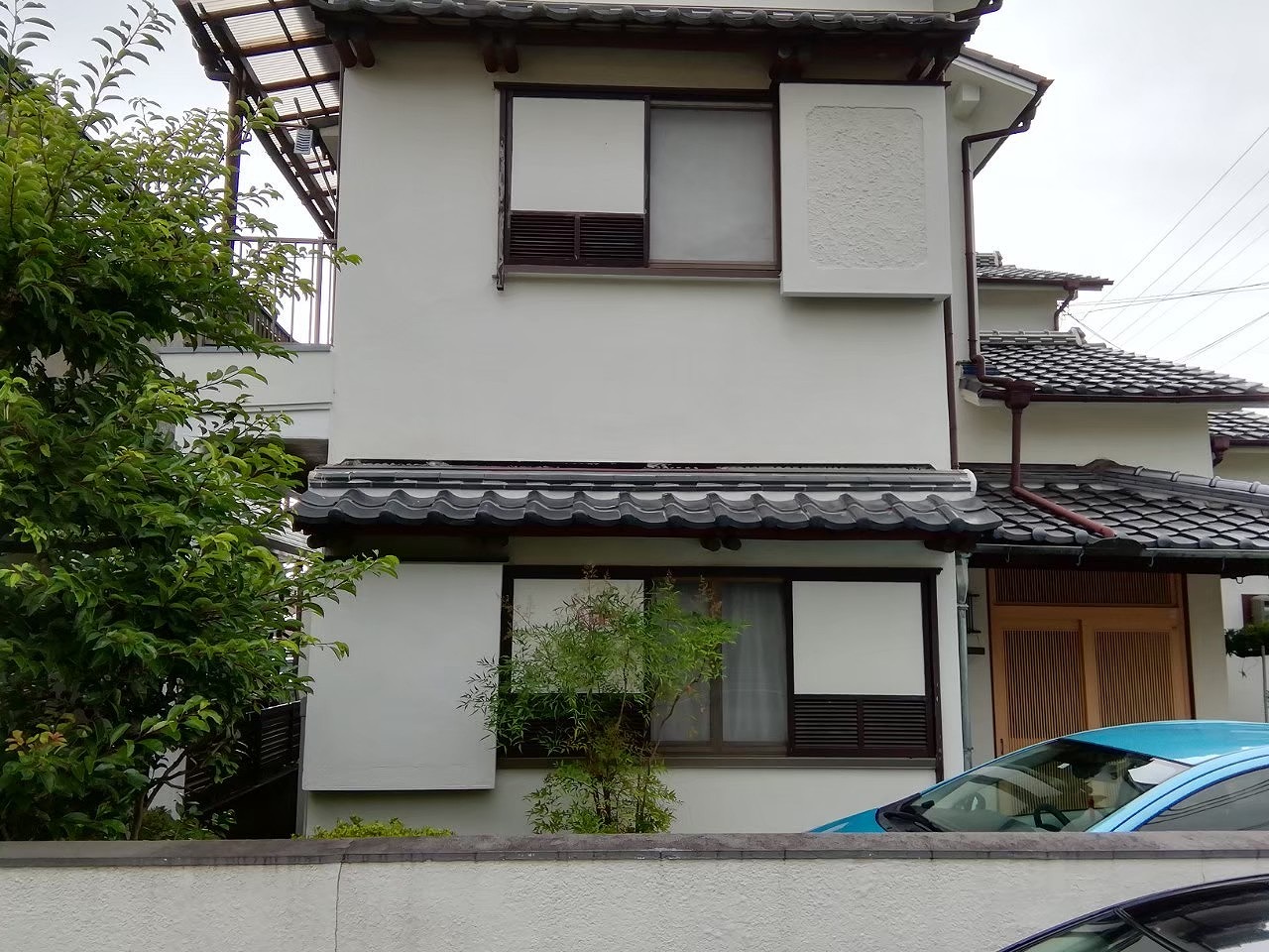 モルタル壁の家