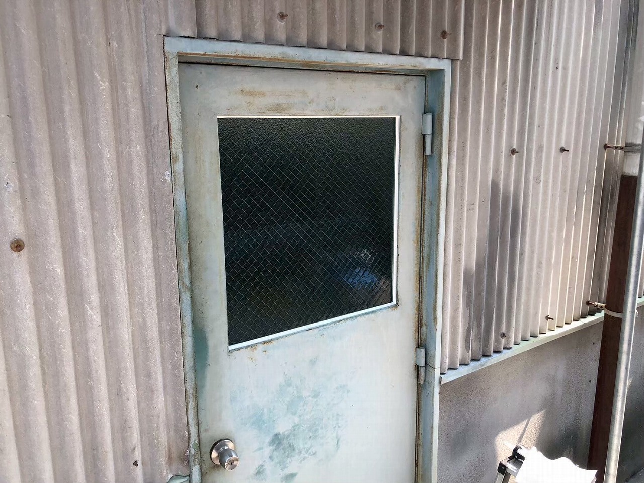 加古川市で工事ドア硝子入れ替え