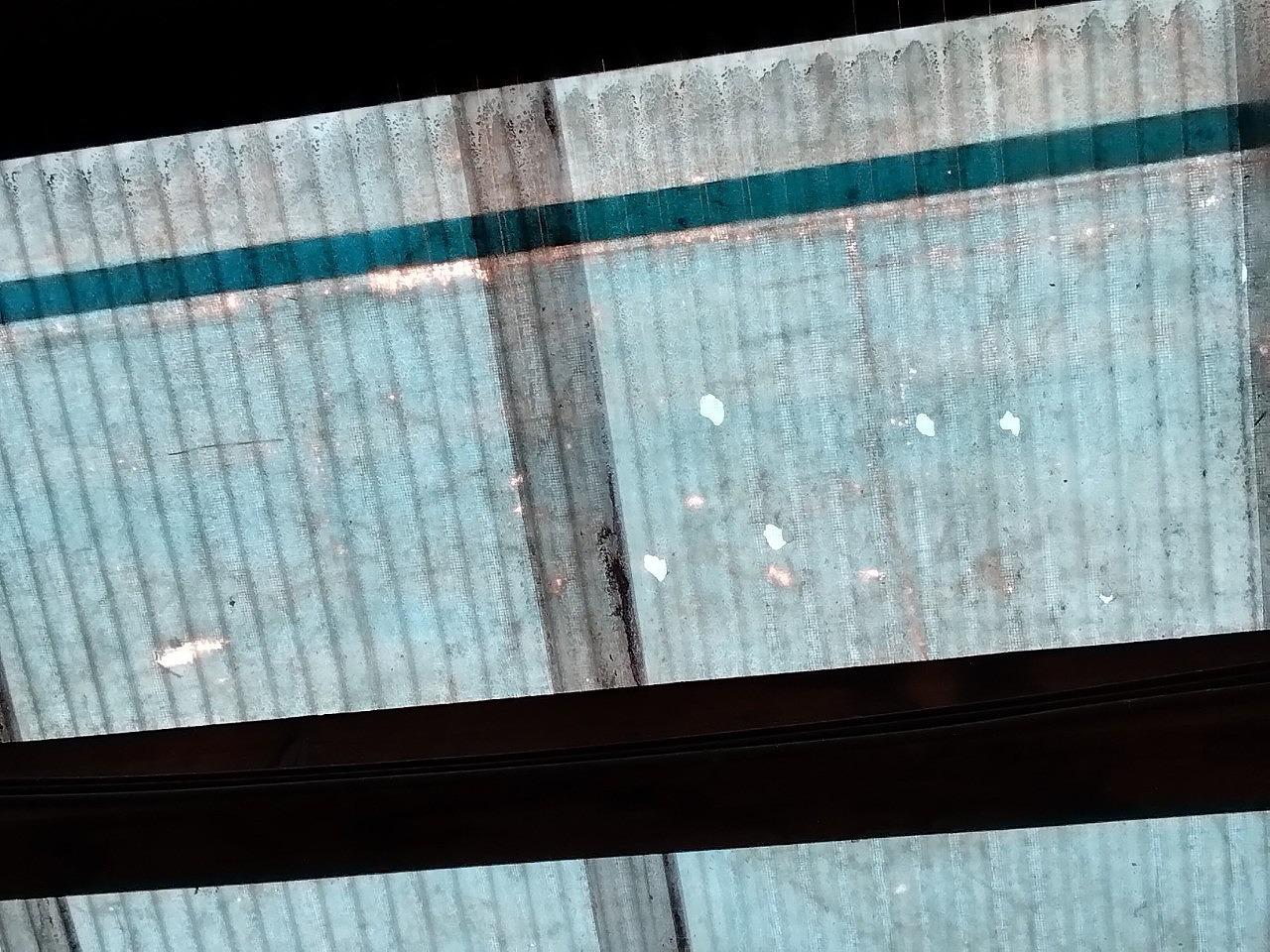 加古郡稲美町　雹被害で波板ポリカ貫通