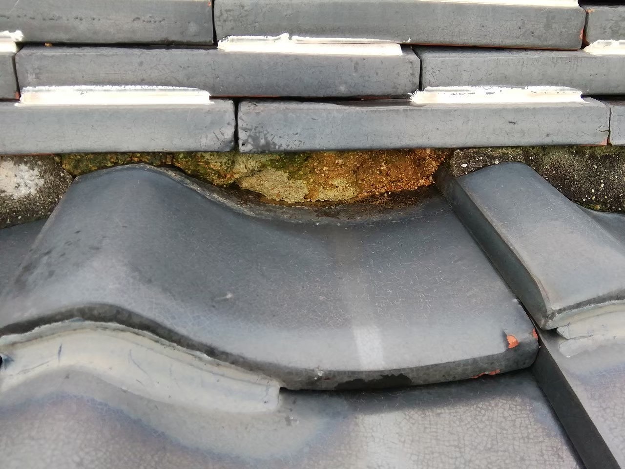 漆喰(しっくい)剝がれ