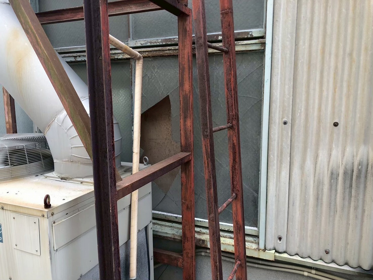 加古川市で工場窓ガラス割れ