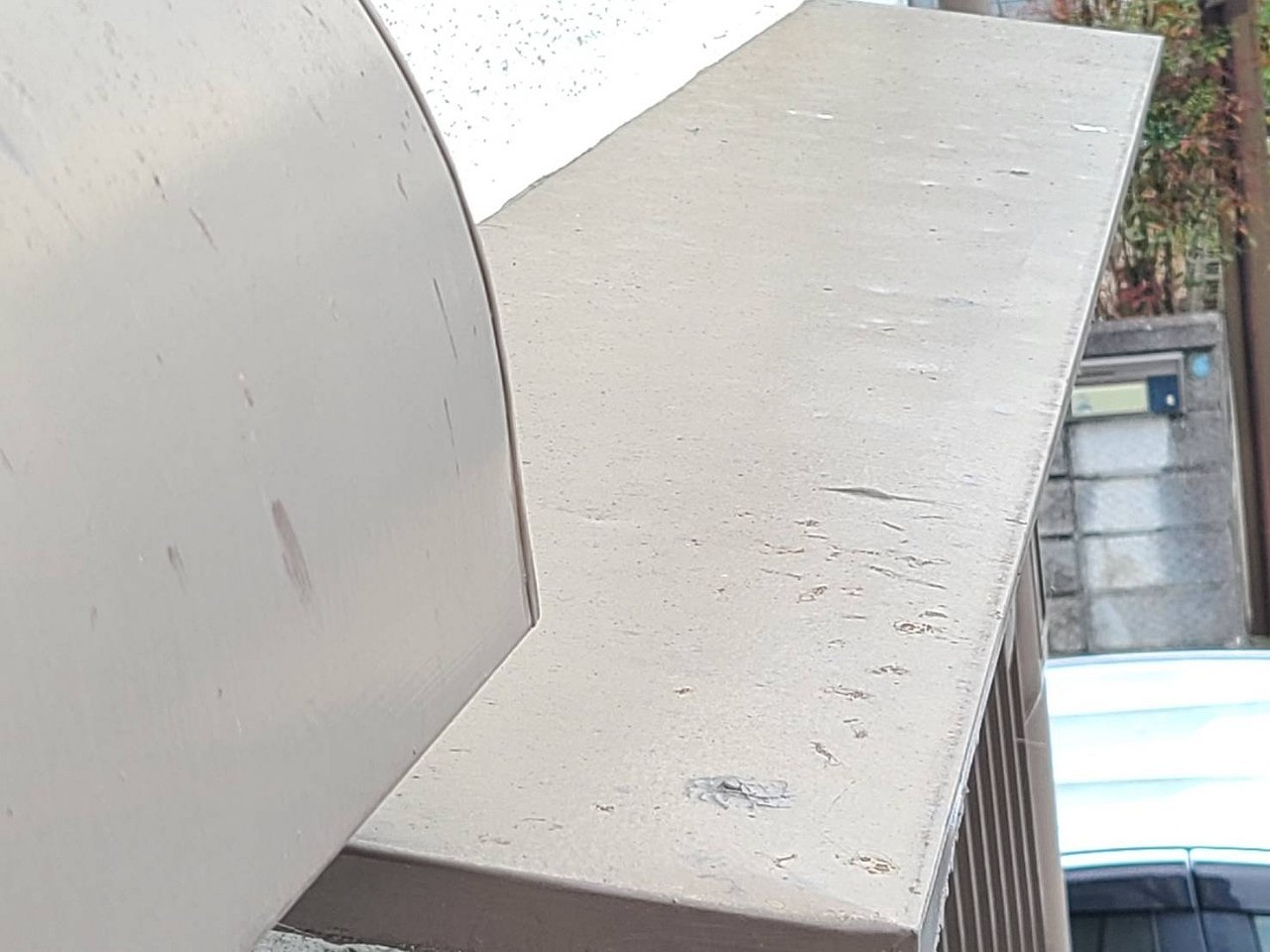 加古川市　雹被害で板金庇へこみ