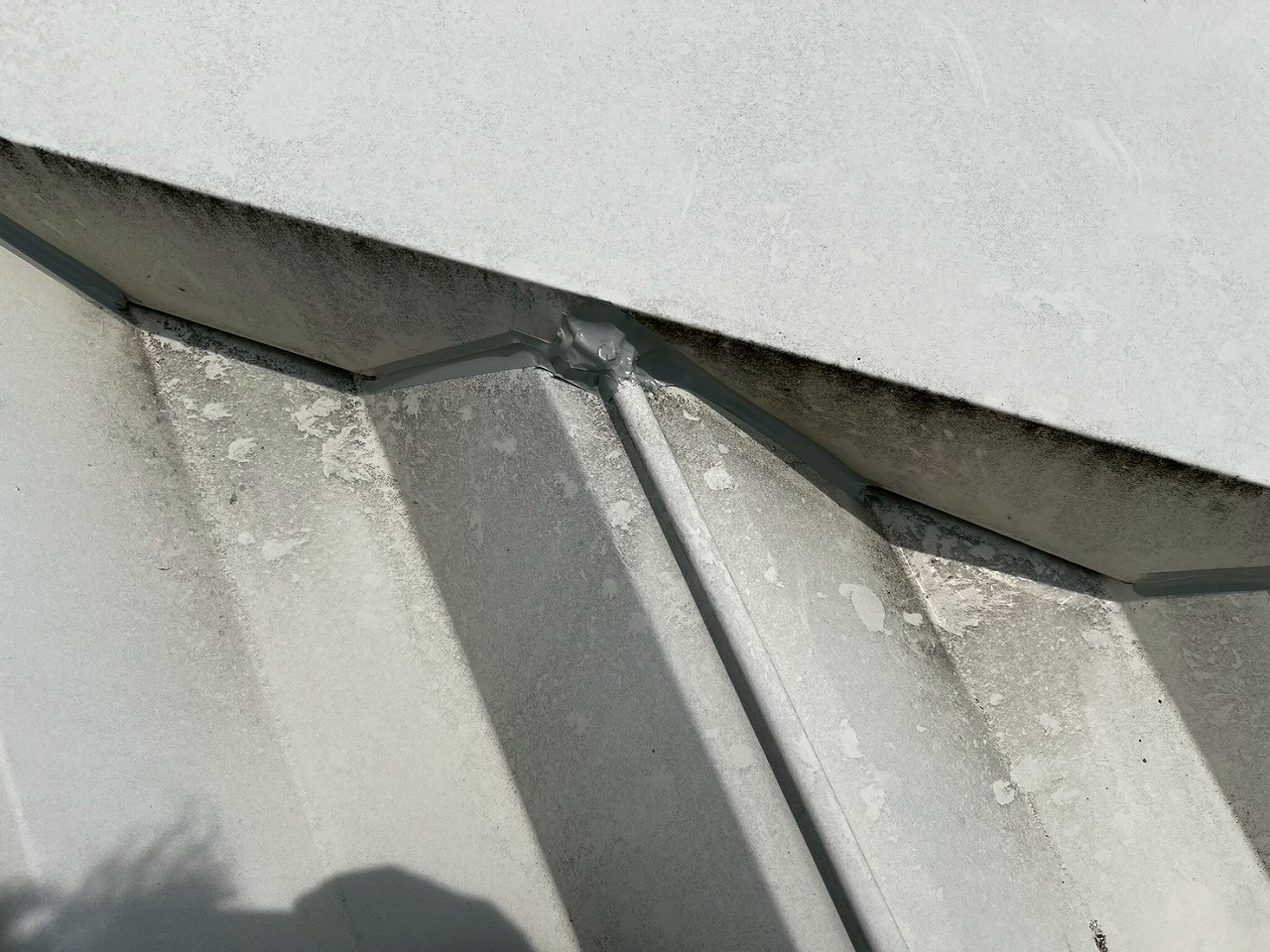 加古川市　金属屋根　面戸コーキング