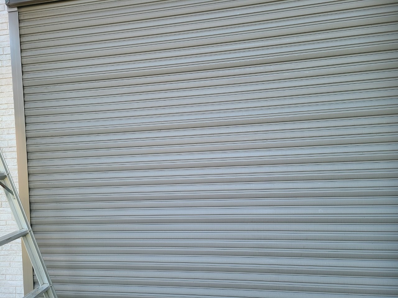 加古川市　シャッター雹被害