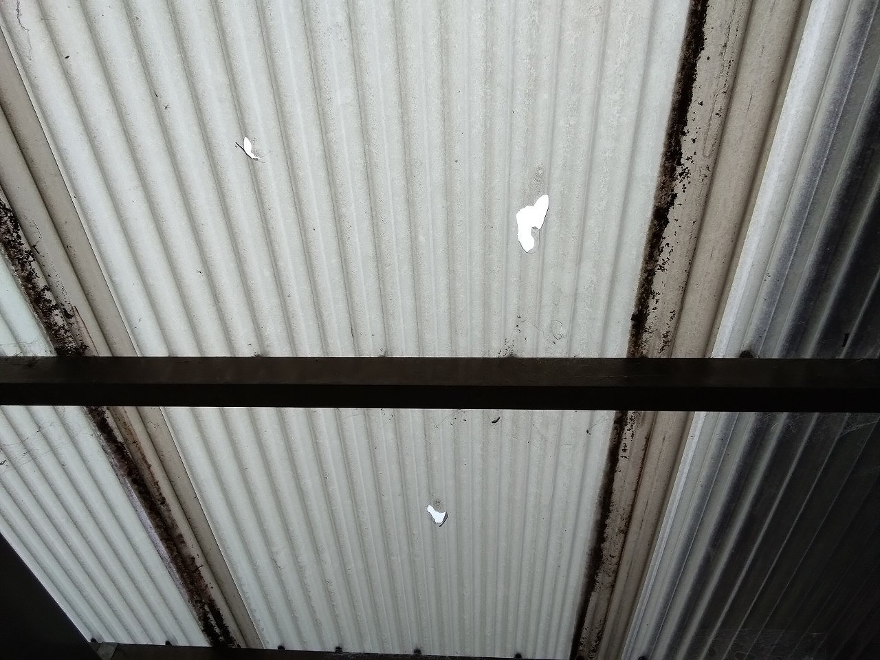 加古郡稲美町　雹被害でカーポート屋根材破損